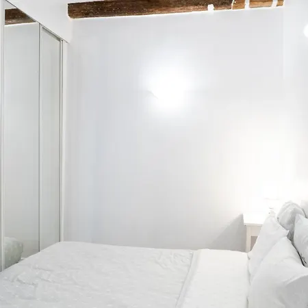Le 64 Rue Chapon * Parigi
